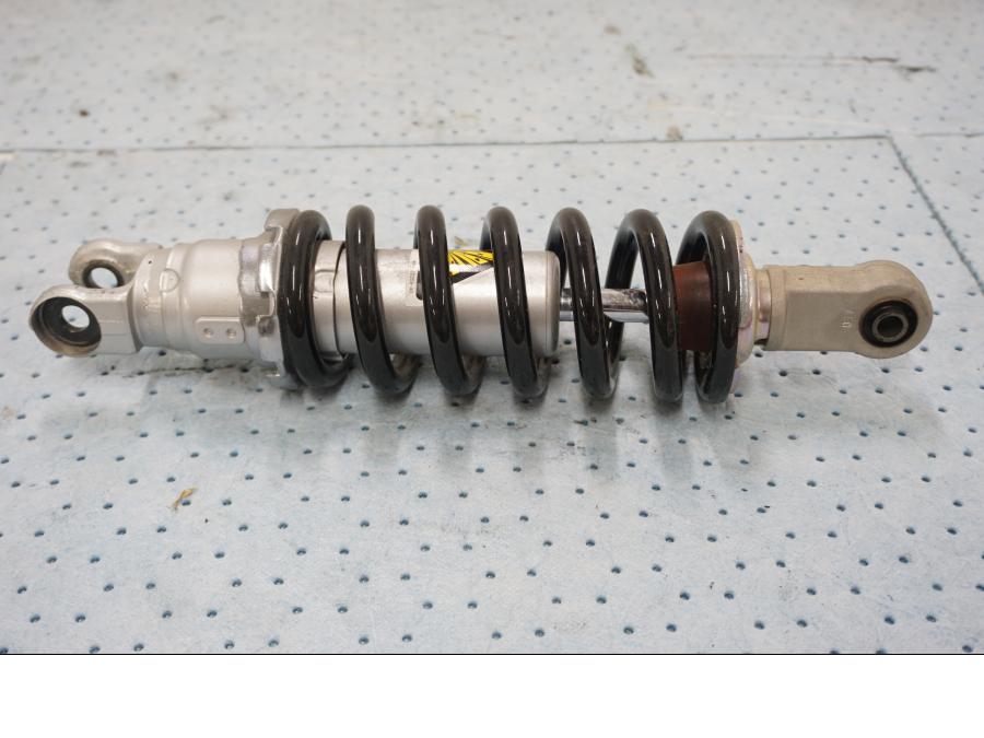 Framsidan på Stötdämpare från en Yamaha MT-09 Tracer -2019 motorcykel.