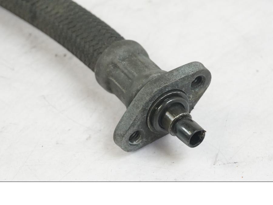 Baksidan på Oljekylrör från en Honda CBR 1100 XX -1999 motorcykel.