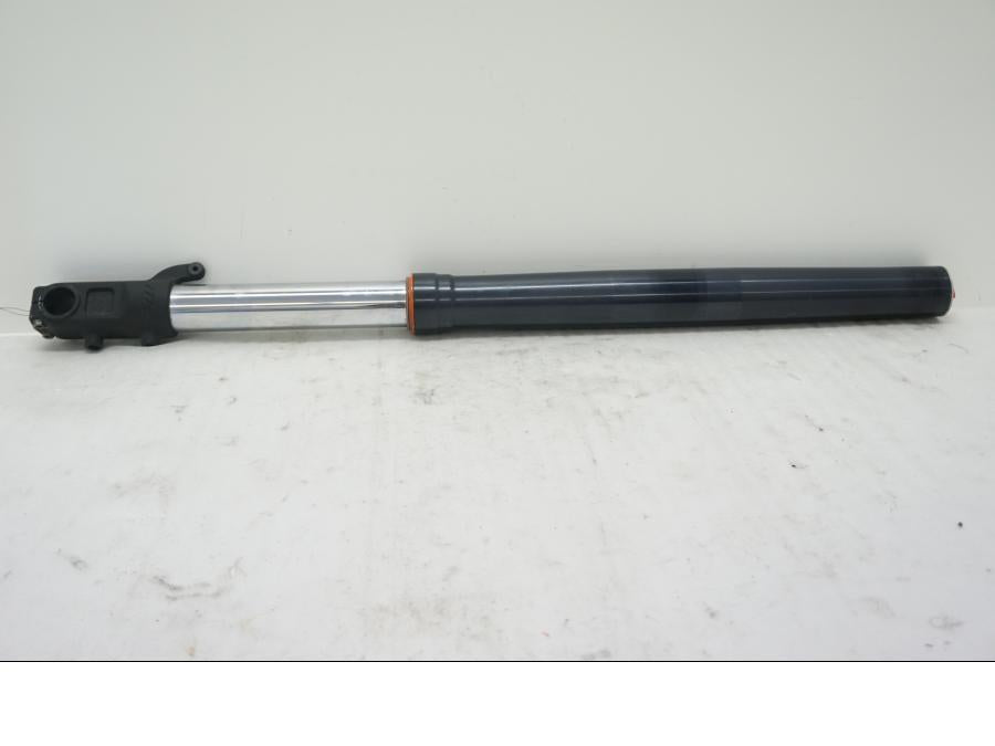 Framsidan på Gaffelben från en KTM 690 SMCR -2016 motorcykel.