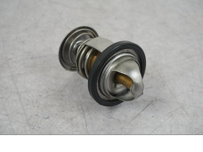 Framsidan på Vattenkyltermostat från en KTM 1290 Super Adventure R -2018 motorcykel.