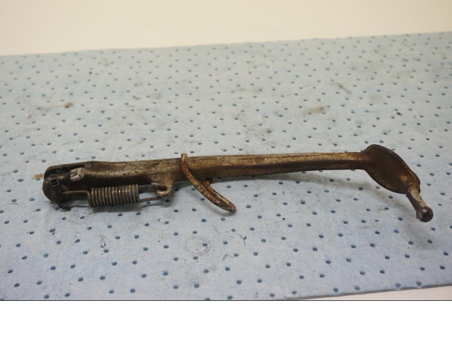 Framsidan på Sidostöd från en Suzuki GSX 550 -1985 motorcykel.