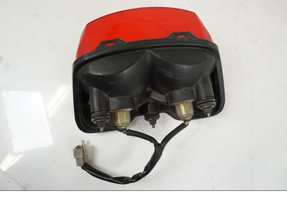 Snett nerifrån på Baklampa från en Yamaha XJR 1300 -2002 motorcykel.