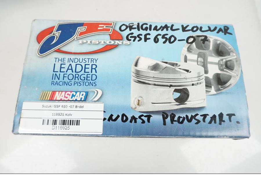 Vänster sida på Kolv från en Suzuki GSF 650 -2007 motorcykel.