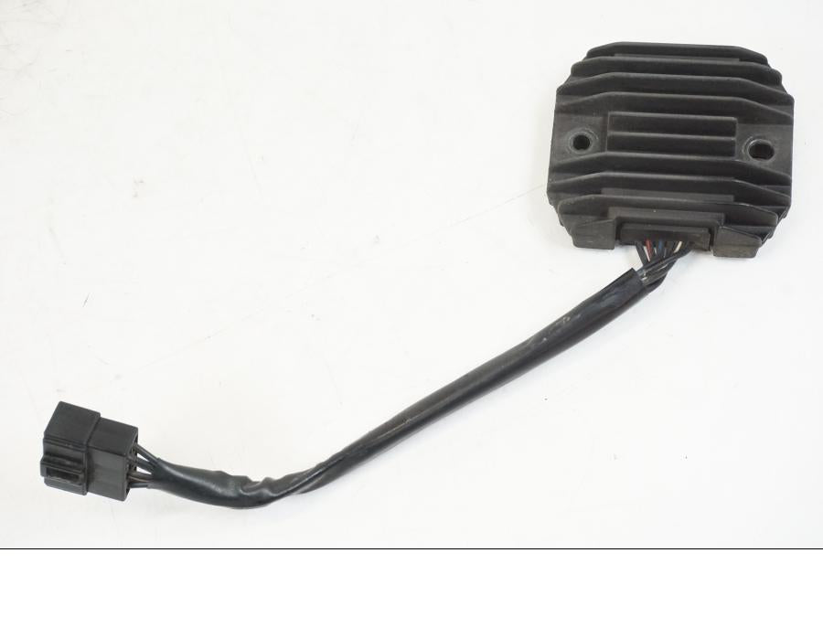 Framsidan på Likriktare från en Kawasaki VN 800 -2000 motorcykel.