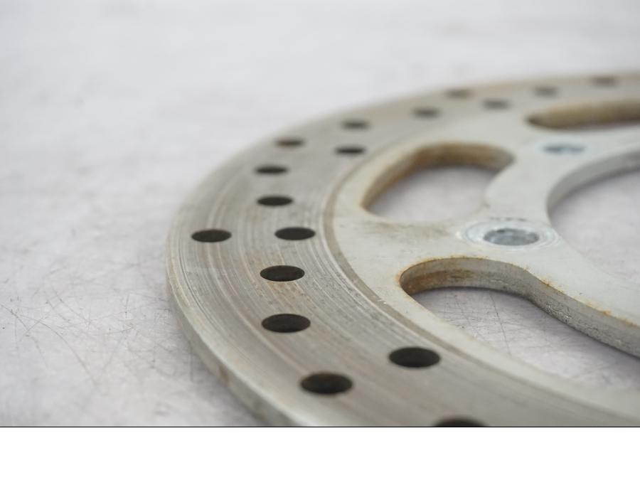 Höger sida på Bromsskiva från en Kawasaki VN 1500 Classic Tourer -2003 motorcykel.