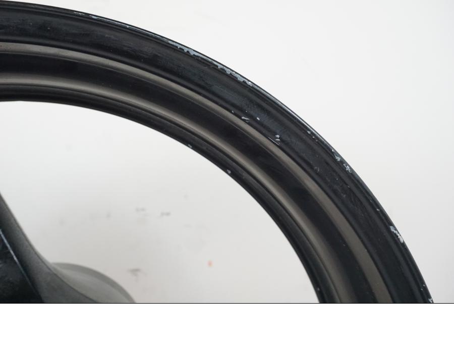 Snett uppifrån på Fälg från en Honda CBR 1000 RR -2004 motorcykel.