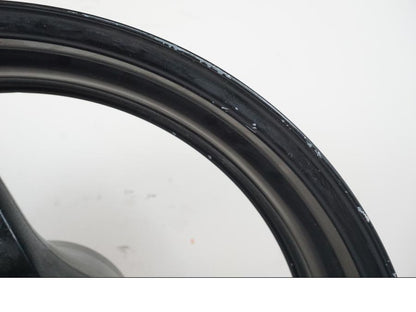 Snett uppifrån på Fälg från en Honda CBR 1000 RR -2004 motorcykel.