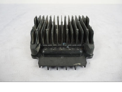 Vänster sida på Likriktare från en Honda VFR 1200 -2010 motorcykel.