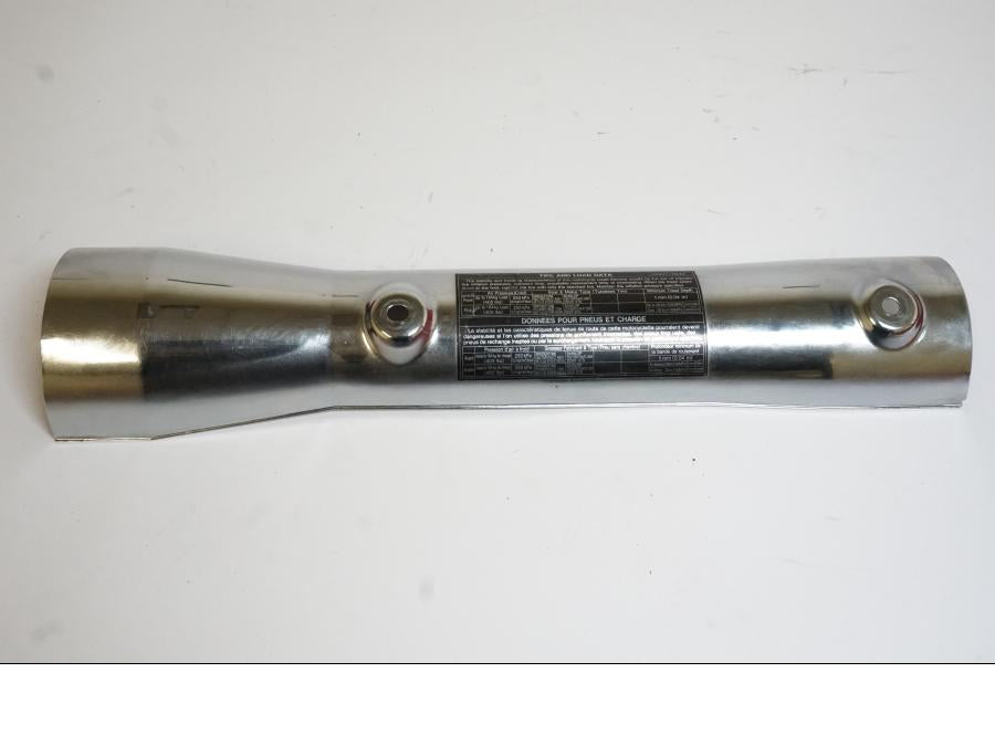 Framsidan på Svingkromskydd från en Suzuki VZ 1600 -2005 motorcykel.