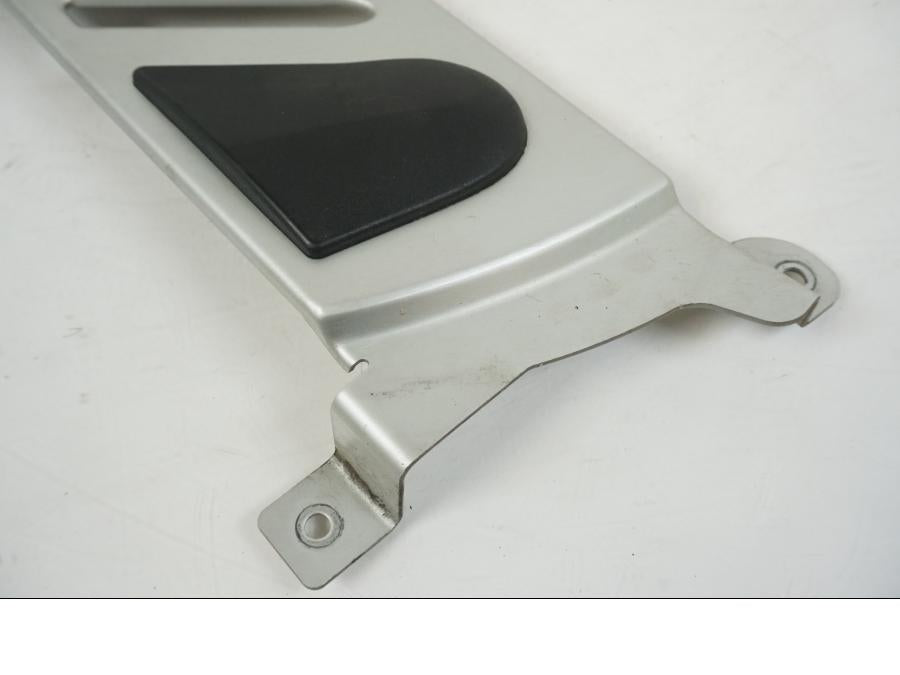 Baksidan på Ramskydd från en BMW F 650 CS -2002 motorcykel.