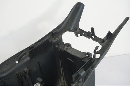 Vänster sida på Undertail från en KTM 1290 Super Duke R -2018 motorcykel.