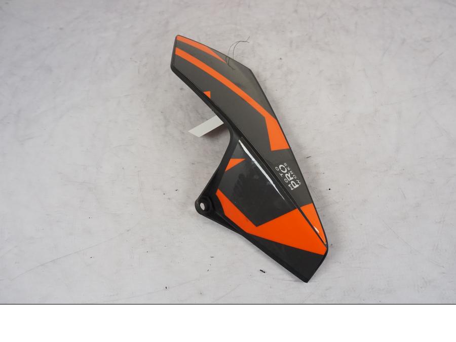 Baksidan på Sidkåpa från en KTM 790 Duke -2018 motorcykel.