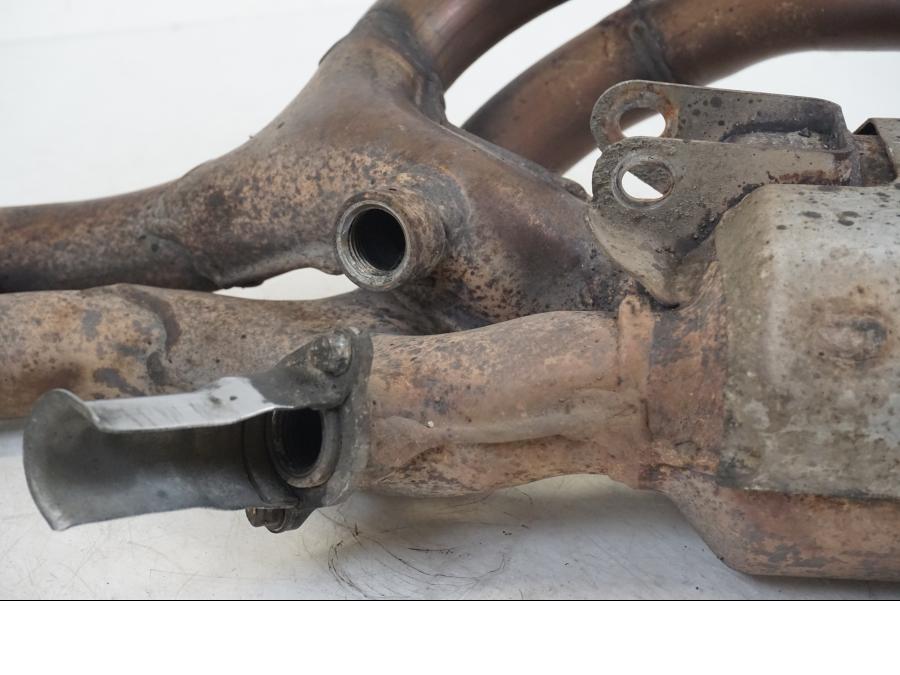 Vänster sida på Grenrör från en Honda VFR 800 -2003 motorcykel.