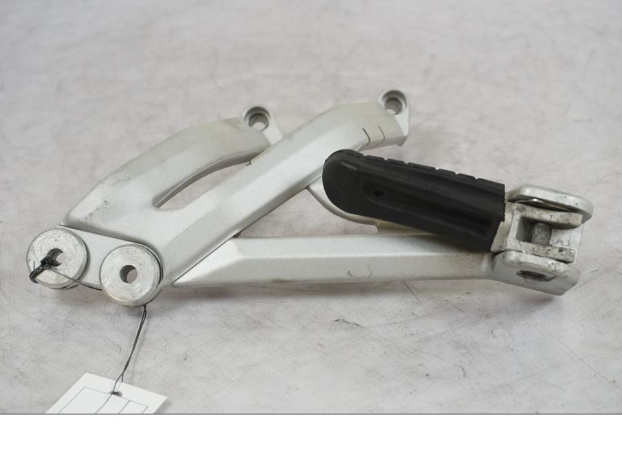 Höger sida på Fotpinne från en KTM 690 SM R -2009 motorcykel.