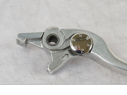 Baksidan på Bromsgrepp från en Suzuki VL 800 -2002 motorcykel.