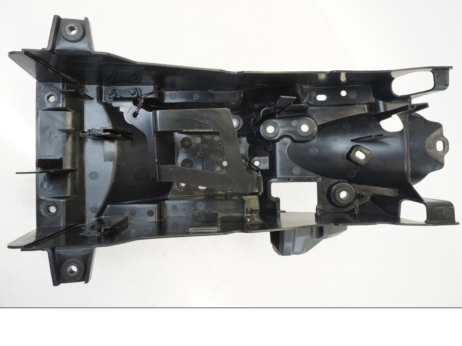 Höger sida på Batterihållare från en Yamaha MT-09 -2021 motorcykel.