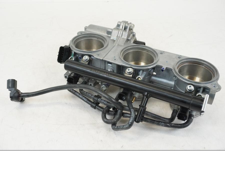 Höger sida på Spjällhus från en Triumph Speed Triple -2021 motorcykel.