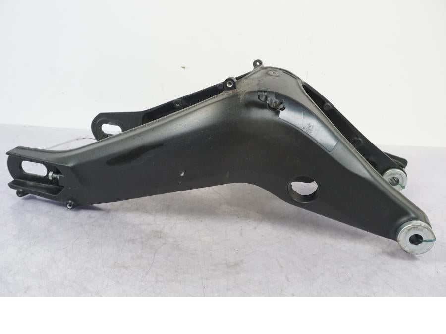 Snett nerifrån på Sving från en Yamaha MT-09 -2016 motorcykel.