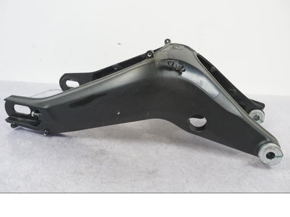 Snett nerifrån på Sving från en Yamaha MT-09 -2016 motorcykel.