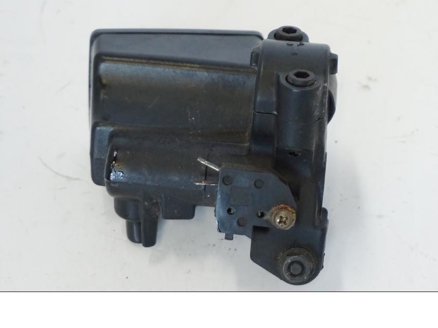 Snett uppifrån på Bromshuvudcylinder från en Kawasaki ZR-7 -2001 motorcykel.