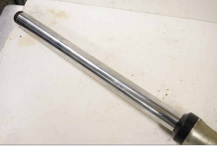 Höger sida på Gaffelben från en Suzuki GS 850 G -1982 motorcykel.