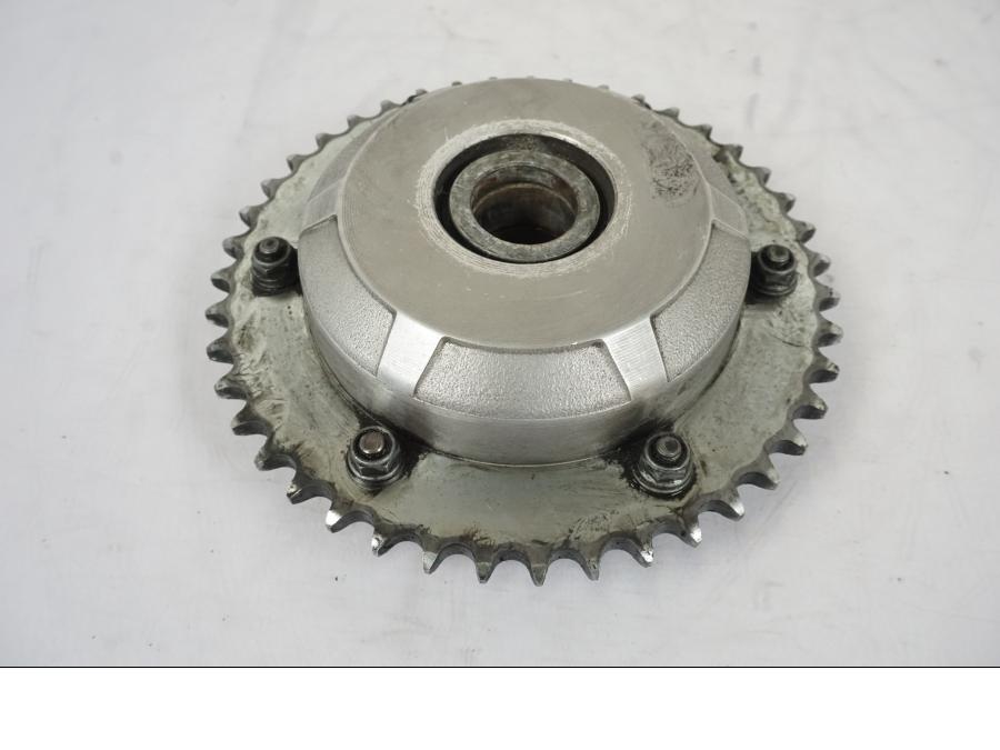 Framsidan på Drev från en Honda VFR 750 -1994 motorcykel.