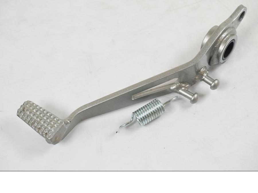 Framsidan på Bromspedal från en Kawasaki Z 900 -2021 motorcykel.