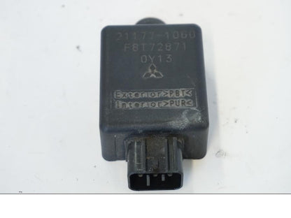 Framsidan på Relä från en Kawasaki ZR-7 -2001 motorcykel.