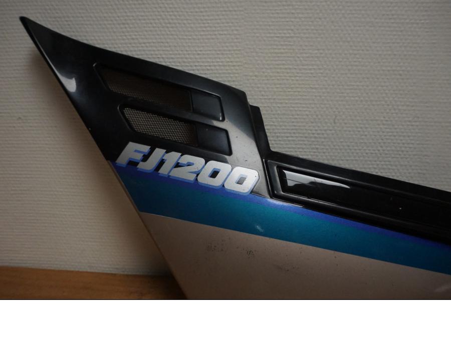 Baksidan på Sidopanel från en Yamaha FJ 1200 -1991 motorcykel.