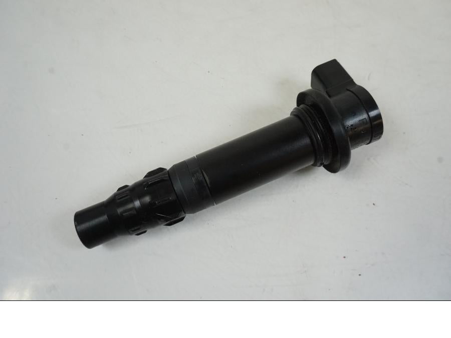 Framsidan på Tändspole från en Yamaha MT-10 -2022 motorcykel.