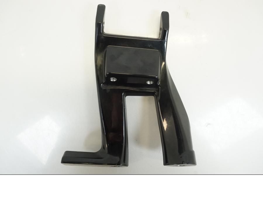 Höger sida på Fotplattefäste från en H-D Softail -2018 motorcykel.