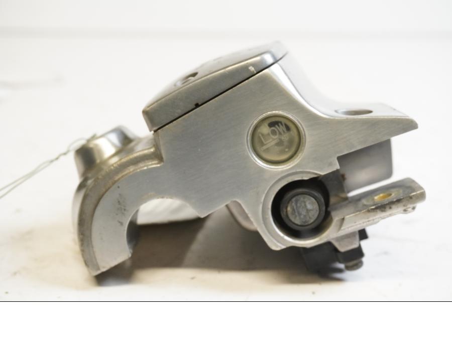 Vänster sida på Bromshuvudcylinder från en Yamaha XV 1900 -2007 motorcykel.