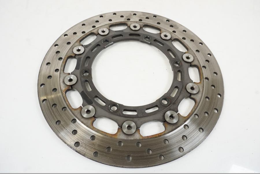 Framsidan på Bromsskiva från en Yamaha BT 1100 -2003 motorcykel.