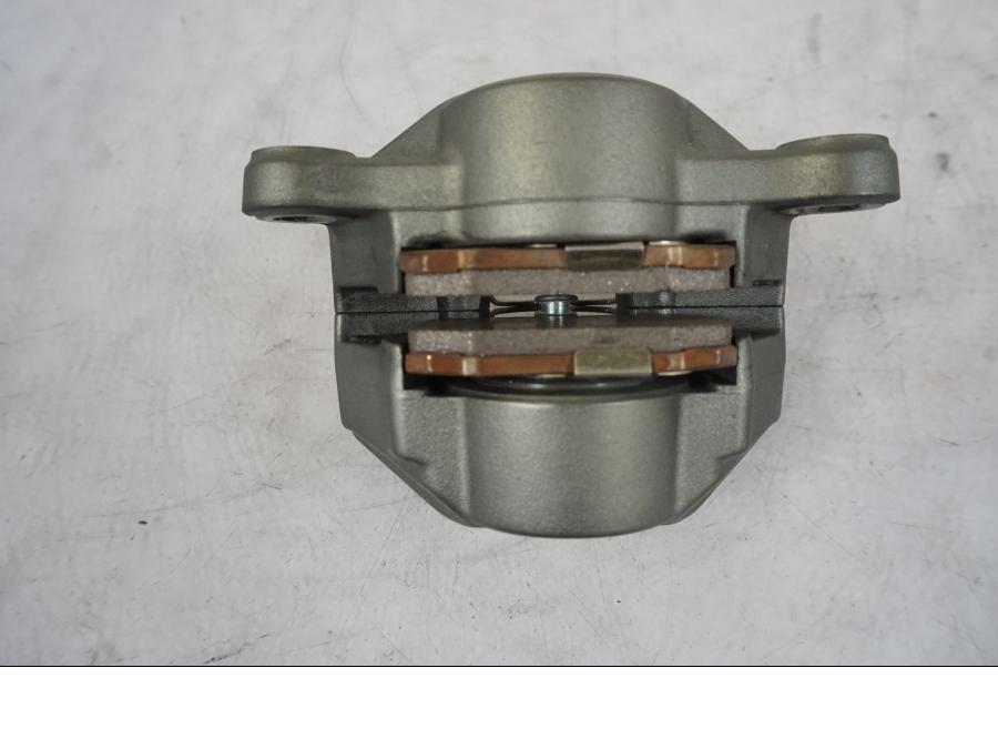 Höger sida på Bromsok från en KTM 1290 Super Duke R -2023 motorcykel.