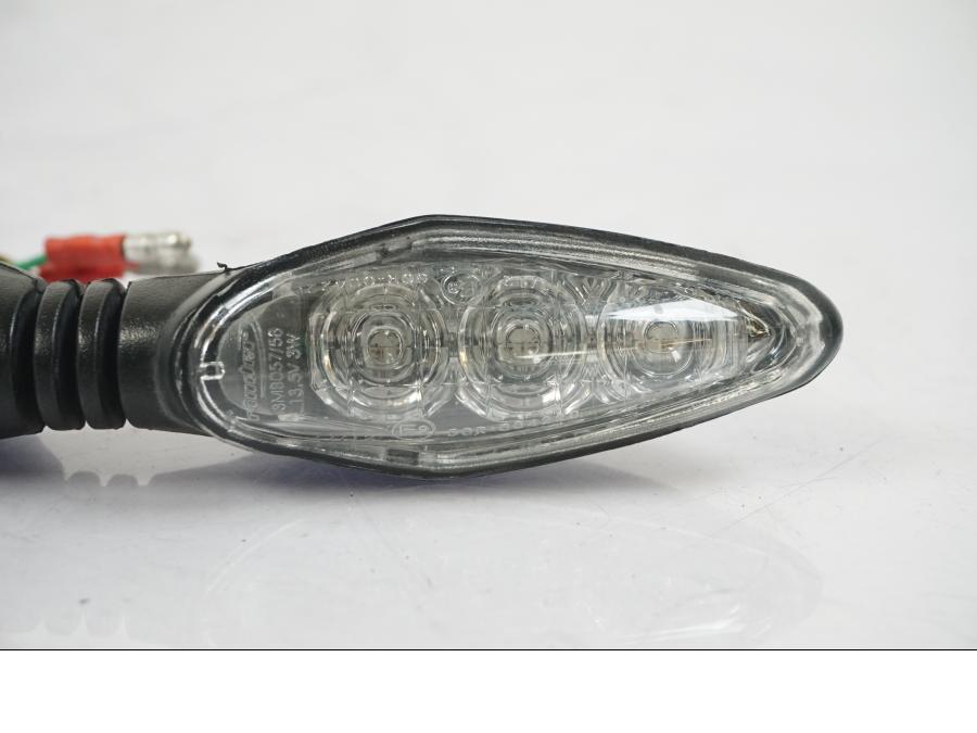 Vänster sida på Blinkers LED från en KTM 1290 Super Duke R -2015 motorcykel.