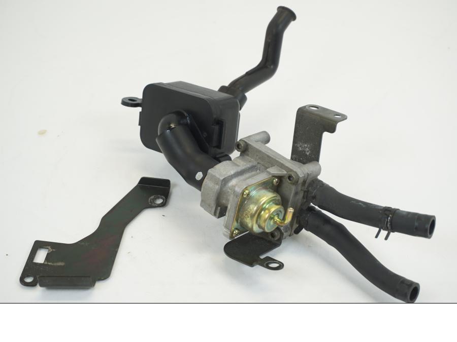 Höger sida på Luftburksventil från en Yamaha XVS 1100 -2001 motorcykel.