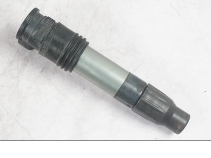 Vänster sida på Tändspole från en KTM 1290 Super Duke -2019 motorcykel.