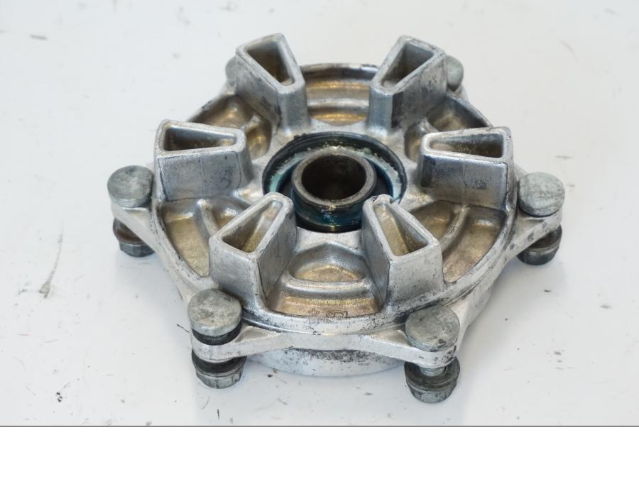 Höger sida på Drevfäste från en Honda CBR 900 RR -2001 motorcykel.