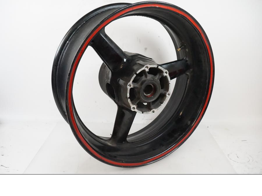 Baksidan på Fälg från en Yamaha YZF 1000 R1 -2002 motorcykel.