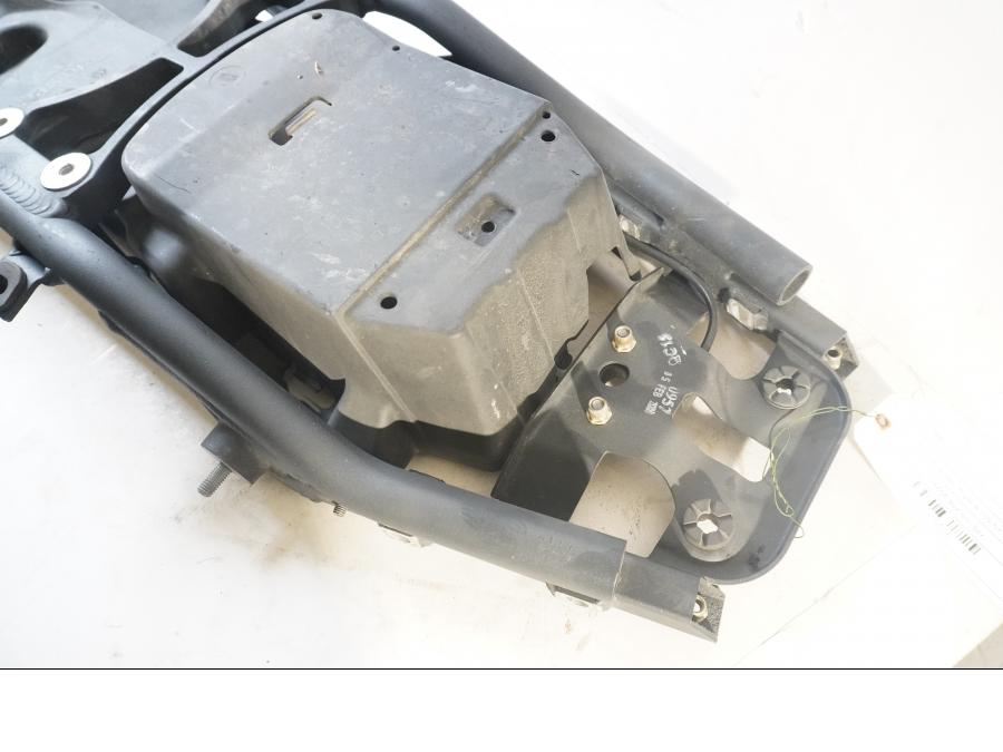 Höger sida på Bakram från en Triumph Street Triple R -2009 motorcykel.