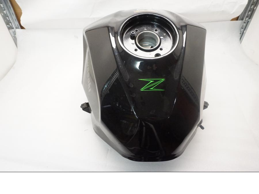 Höger sida på Bensintank från en Kawasaki Z 400 -2020 motorcykel.