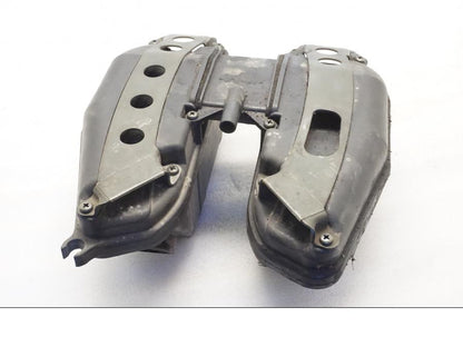 Baksidan på Luftburk från en Yamaha XVZ 13TD -1999 motorcykel.