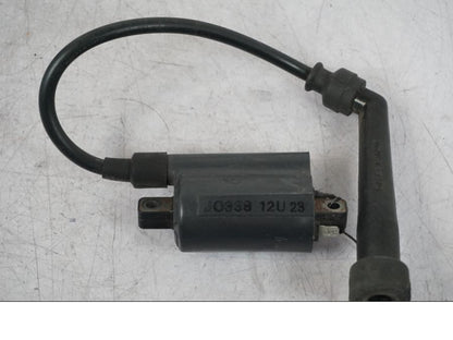 Vänster sida på Tändspole från en Suzuki VZ 800 -2000 motorcykel.