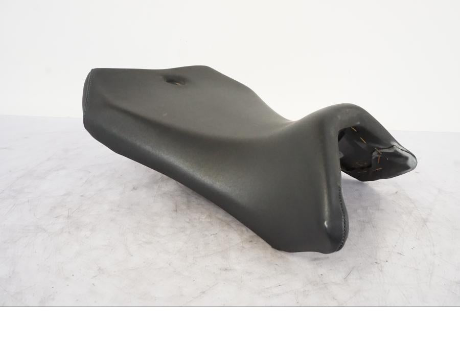 Framsidan på Sadel från en Yamaha YZF-R 125 -2008 motorcykel.