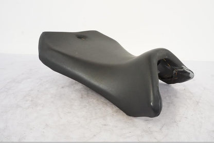 Framsidan på Sadel från en Yamaha YZF-R 125 -2008 motorcykel.