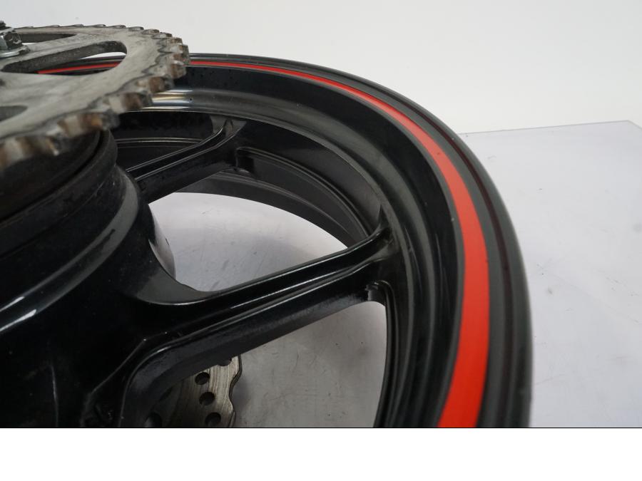 Extrabild2 på Fälg från en Kawasaki ER-6N -2012 motorcykel.