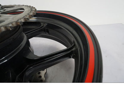 Extrabild2 på Fälg från en Kawasaki ER-6N -2012 motorcykel.