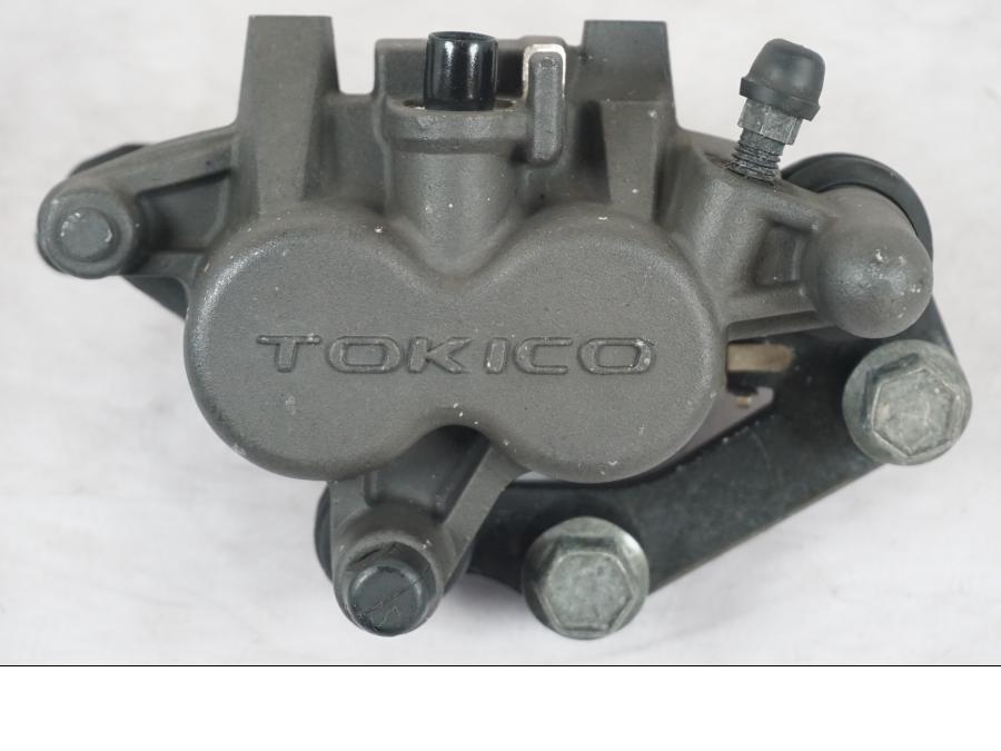 Framsidan på Bromsok från en Suzuki SV 650 -1999 motorcykel.