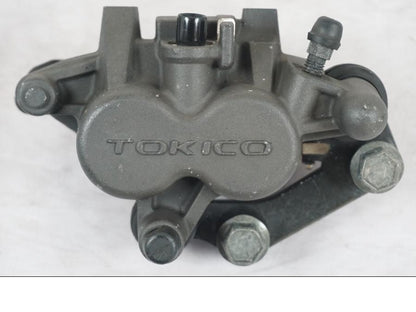 Framsidan på Bromsok från en Suzuki SV 650 -1999 motorcykel.