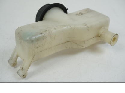 Baksidan på Vattenexpansionskärl från en Aprilia RS 125 -2008 motorcykel.